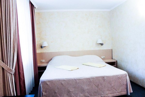 Курортний готель База прибережних