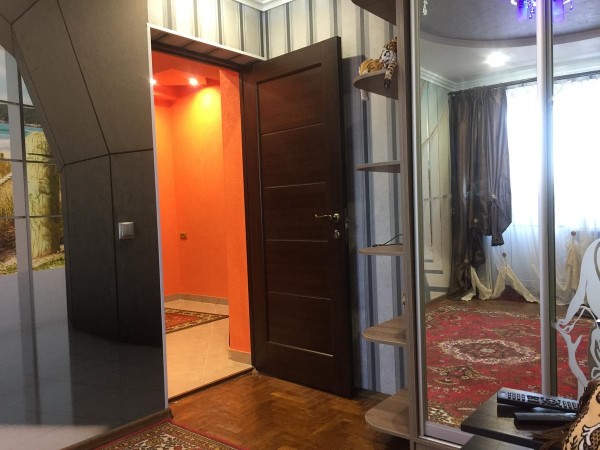 Проживання в сім'ї Кімната в двокімнатній квартирі