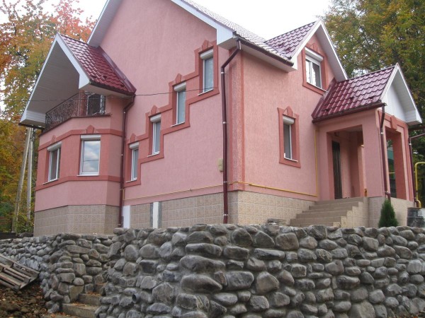  Teremok complex is located in the village of Sinyak. Guests can visit the restaurant. The reception 