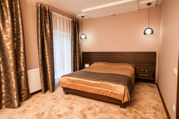Akant Hotel is located in a quiet area, 3 km from the center of Ternopil. It offers a sauna, billiard