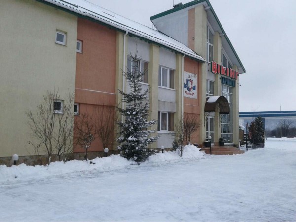  Motel "Viking Karpaty" is located next to the E50 highway