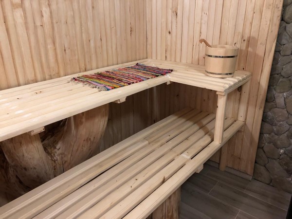 One of the best options we have selected in the city of Yasinya. It offers rooms with a private balco