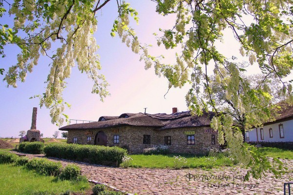 Some rooms have a kitchenette with a microwave. Guests can relax in the garden. Swimming poolBar