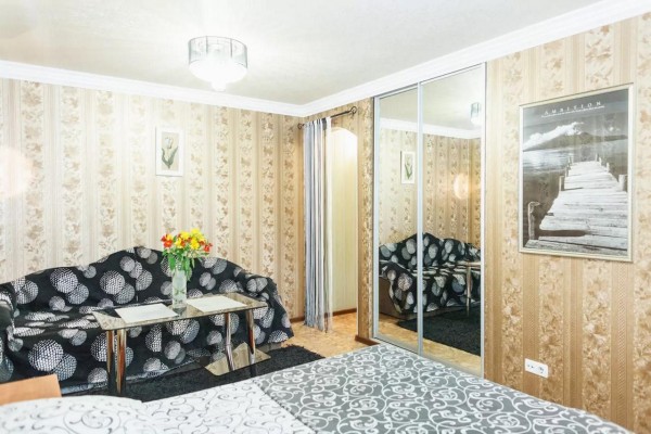 Apartment on Nezalezhnoy Ukrаiny near Intourist Hotel
