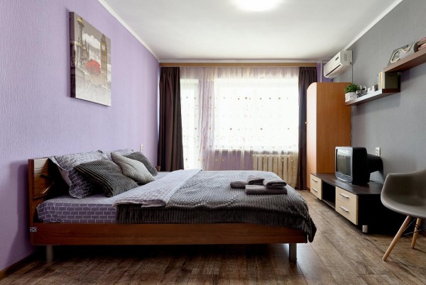 B19-36 СУЧАСНИЙ АПАРТОТЕЛЬ В ЦЕНТРІ МІСТА - МЕТРОПАЛАЦ СПОРТУ - ВИД НА ТРЦ ГУЛЬВІР - 2 хв. До ХРЕЩАТИКА - вул. Басейна, 19