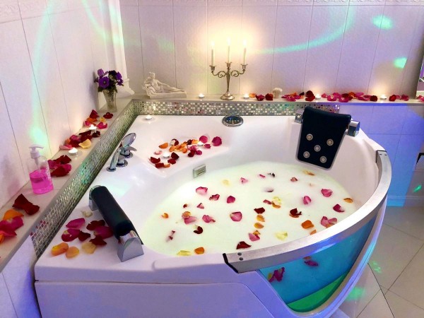 F /A Apartment with Jacuzzi Kiev