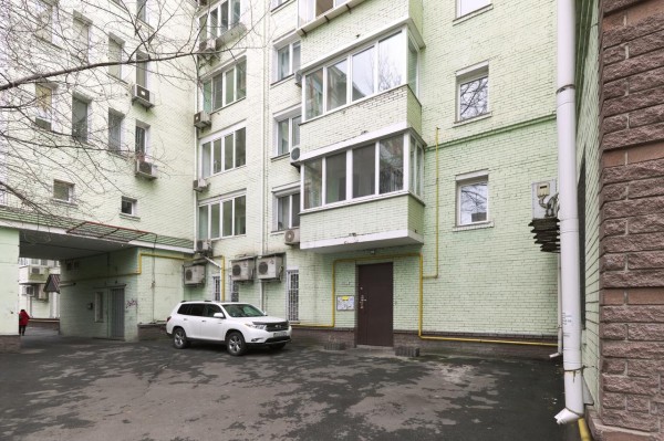 1BR apartment in the old city center (Kyiv)