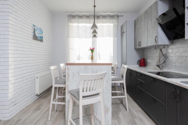 F /A Стильная 4-х комнатная квартира с кухней студией