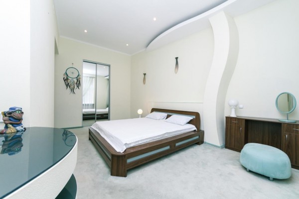 улица Ивана Франко, 4 Апартаменты