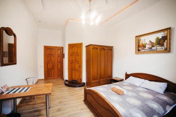 Gorodotska Apartment