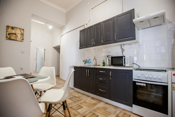 F /A SF central Apartments on Rynok Square