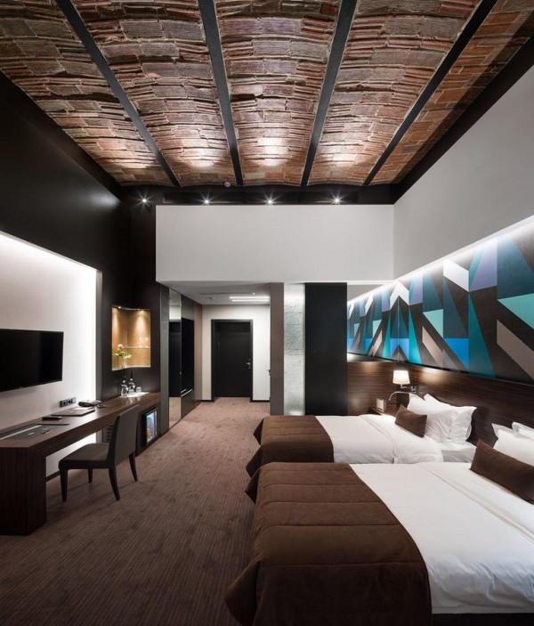 готель BANKHOTEL