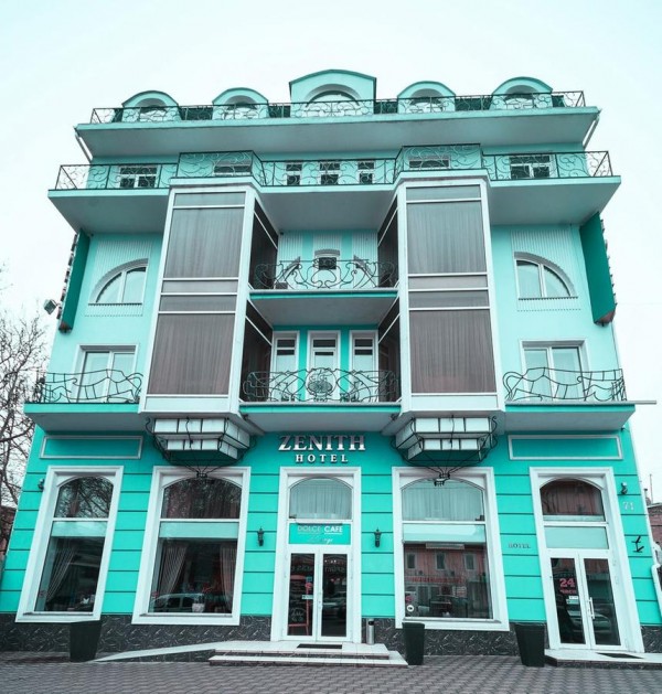 Готель Zenith Hotel
