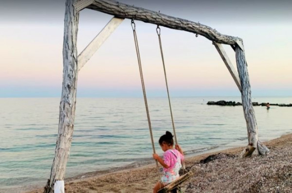 Туристическая зона - Качели